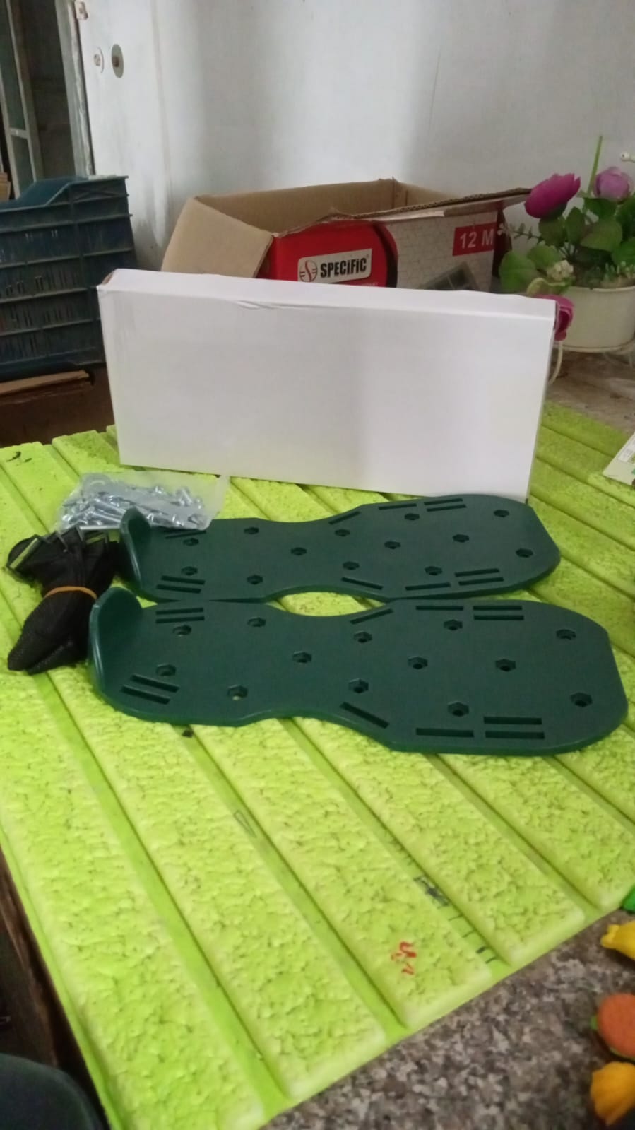 Lawn Aerator Sandals, Garden Grass Aerator Spiked Sandals Green Studded Shoes for Yard Patio Garden Excavation Lawn Aerator Sandals, Garden Grass Aerator Spiked Sandals Green Studded Shoes for Yard Patio Garden Excavation